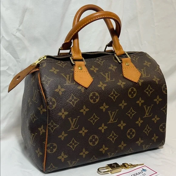 SOLD- Authentic Louis Vuitton Speedy 25 Monogram - Picture 2 of 16